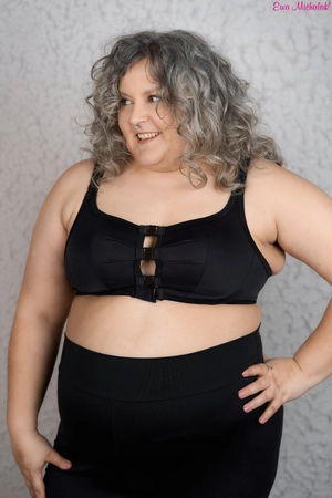 Top without underwires black fastened at the front Top Kliklak Wygodniczek