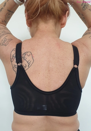 2nd Quality Black non-wired top fastened at the front Top Kliklak Wygodniczek