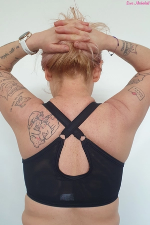 2nd Quality Black non-wired top fastened at the front Top Kliklak Wygodniczek