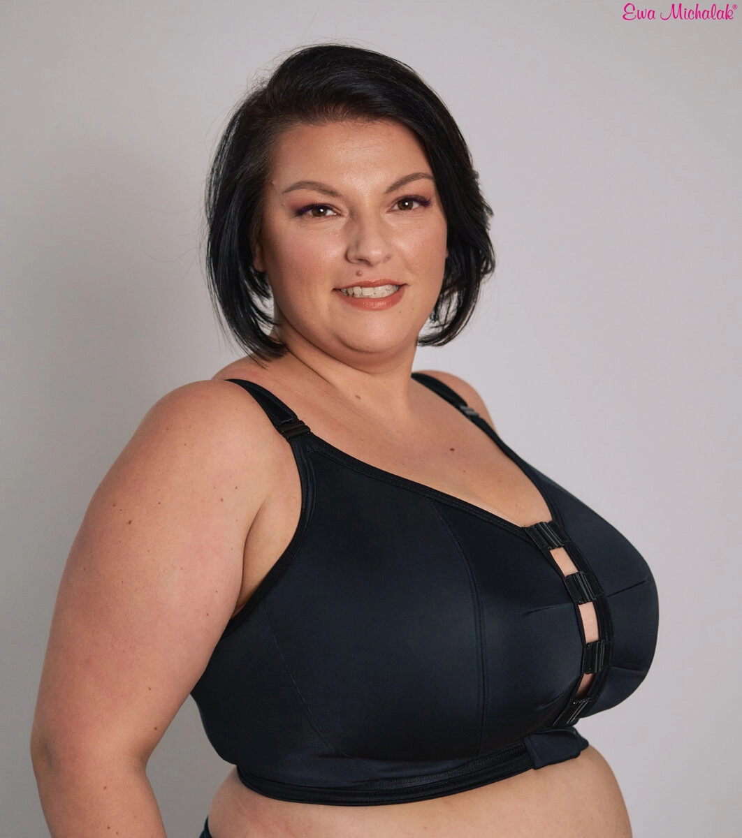 Top without underwires black fastened at the front Top FB Kliklak Wygodniczek